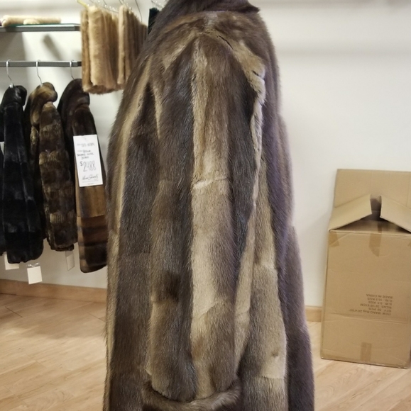 Ladies Fur Coat - Picture 3 of 3